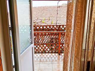 Гостевой дом Карадениз Рыбачье Двухместный номер с 2 отдельными кроватями и общей ванной комнатой-4