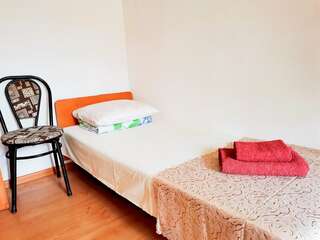 Гостевой дом Карадениз Рыбачье Двухместный номер с 2 отдельными кроватями и общей ванной комнатой-2